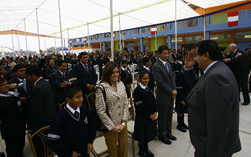 Presidente de la República, Alan García, inauguró emblemático colegio Melitón Carbajal en el distrito de Lince. Foto: Sepres.