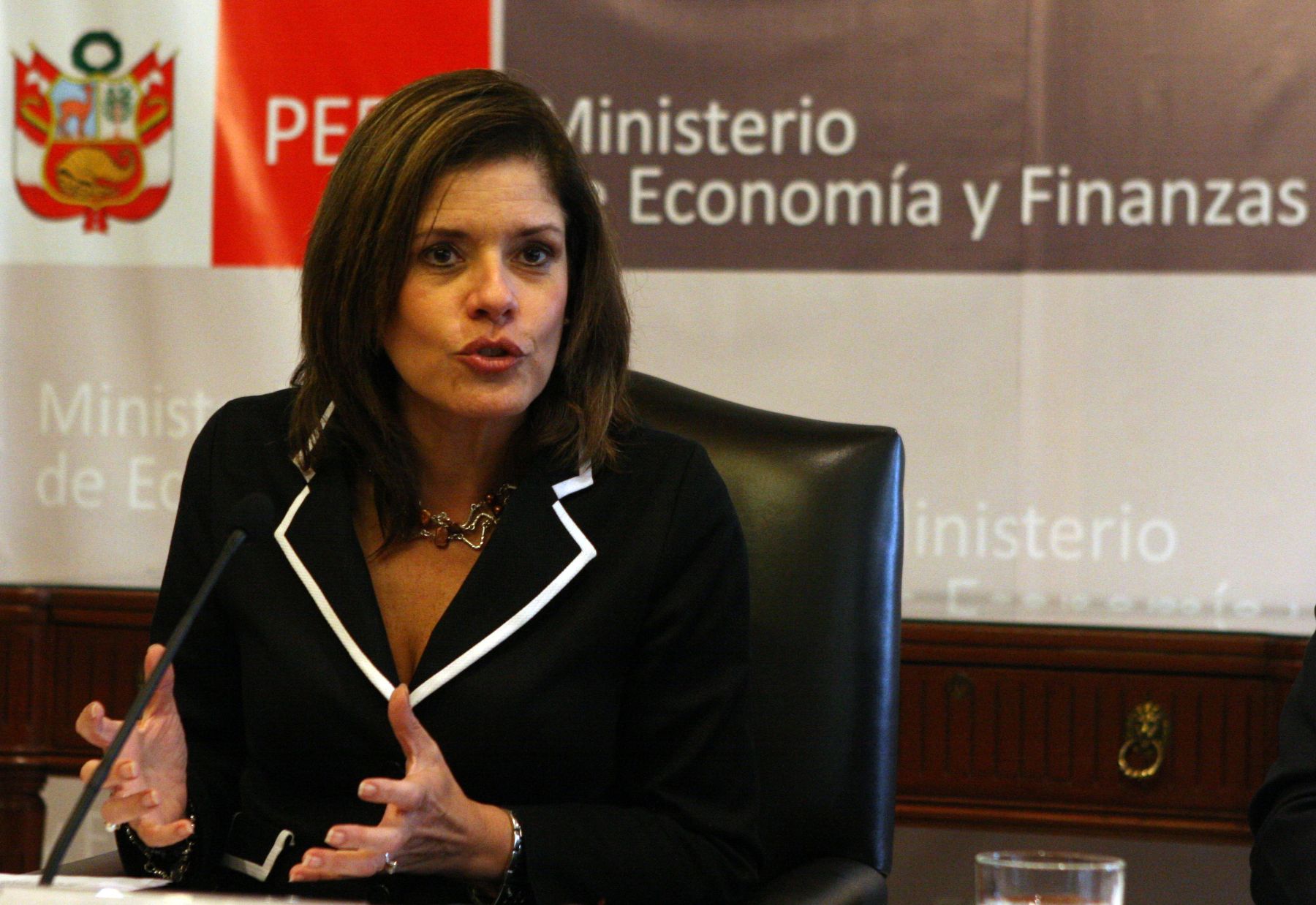 Conferencia de prensa de la ministra de Economía y Finanzas, Mercedes Aráoz. Foto:ANDINA/Héctor Vinces.