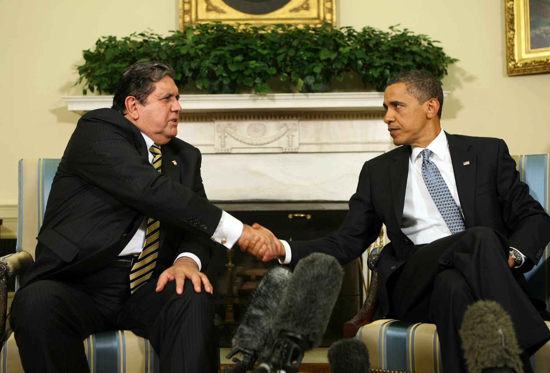 U.S. President Barack Obama and Peruvian President Alan Garcia met at the White House on Tuesday, June 1. Photo: Sepres.