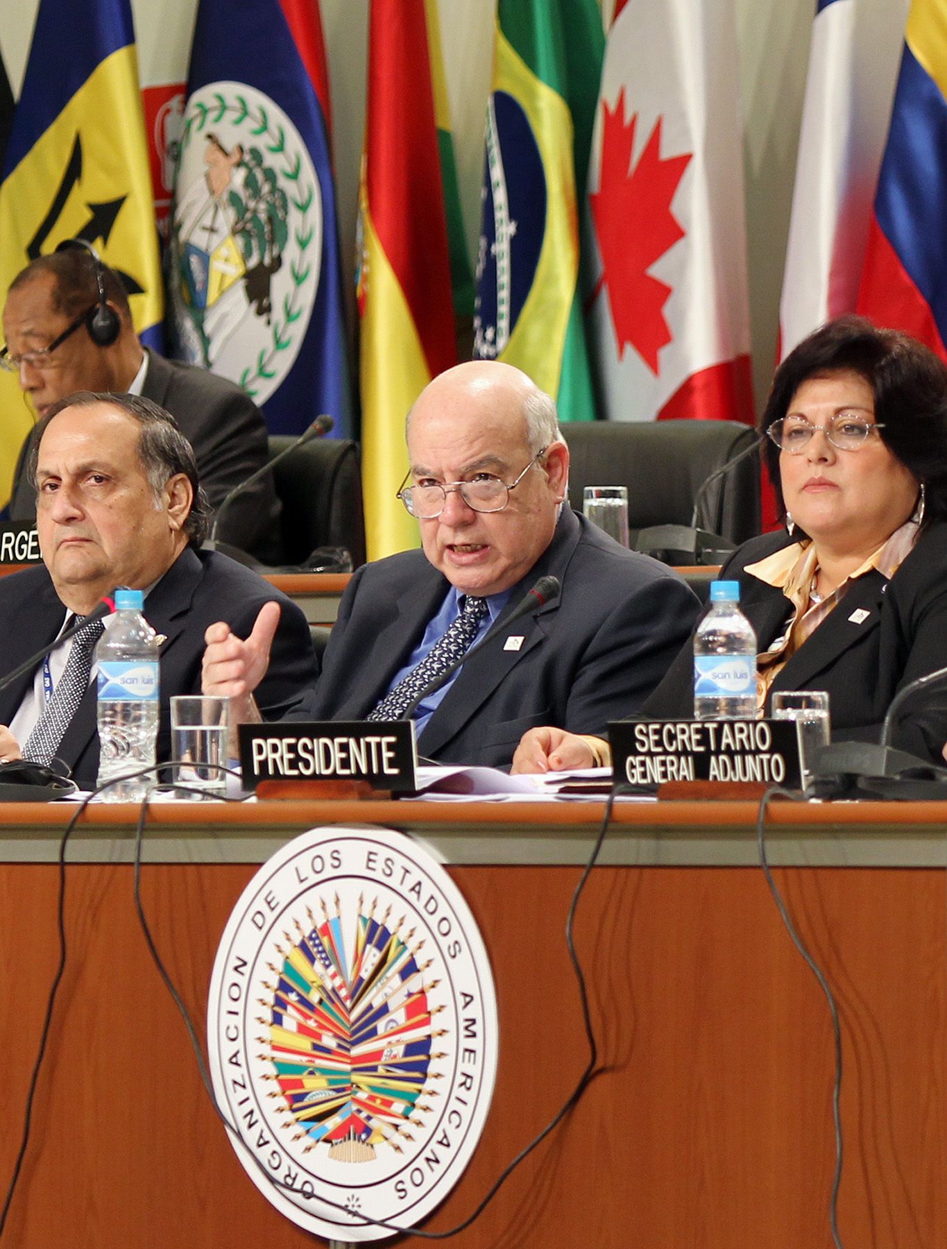 El Secretario General de la OEA, José Miguel Insulza y la ministra de Trabajo y Promoción del Empleo, Manuela  García, durante diálogo de jefes de delegación y trabajadores de los Estados miembros. 
Foto: ANDINA/Carlos Lezama