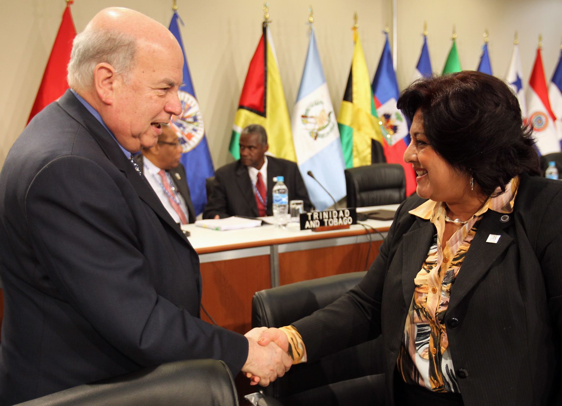 El secretario general de la OEA, José Miguel Insulza y la Ministra de Trabajo y Promoción del Empleo, Manuela  Garcia,  antes del inicio de reunión entre  Jefes de Delegación y trabajadores de Estados miembros de la OEA. 
Foto: ANDINA/Carlos Lezama