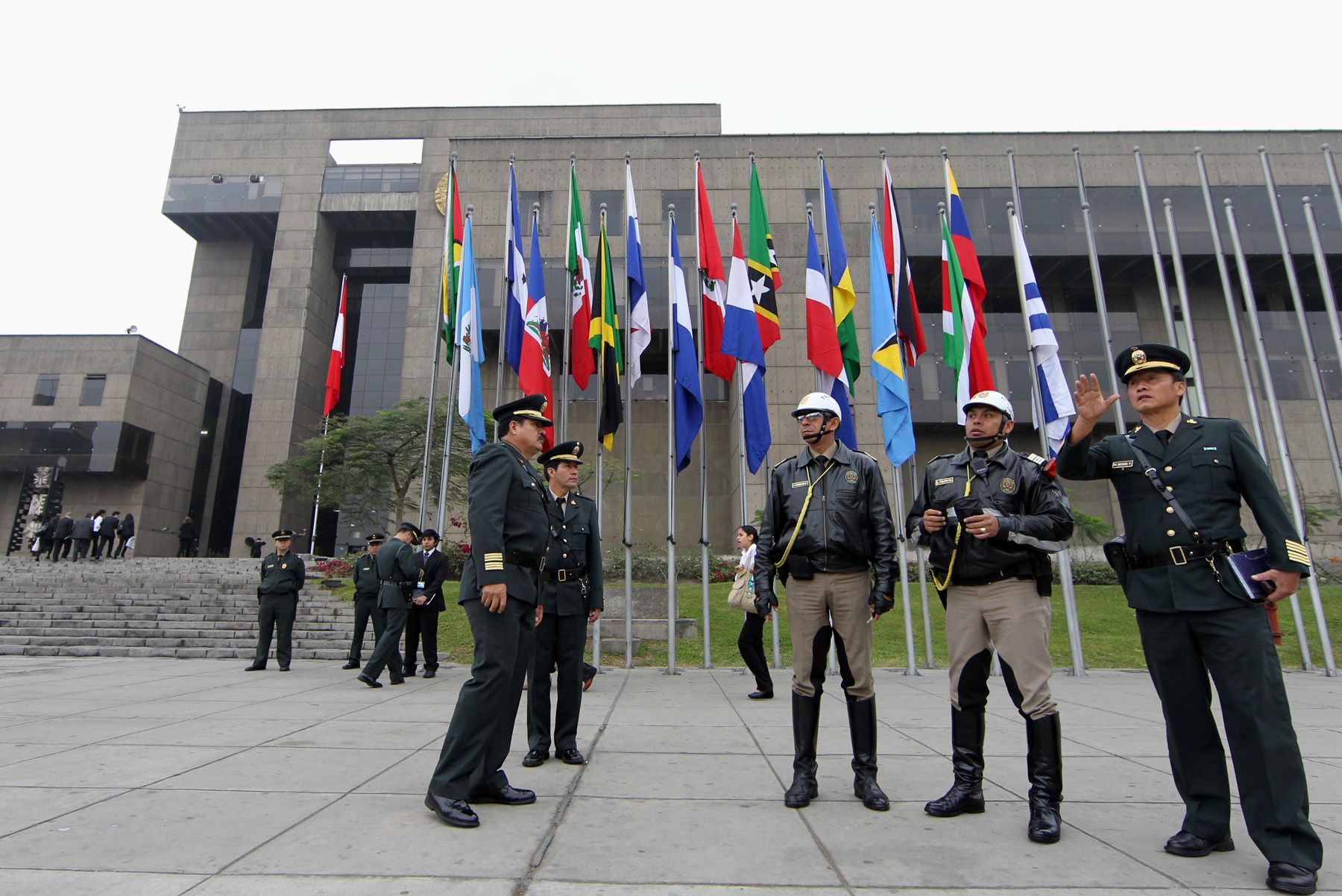 Medidas de seguridad en los exteriores del Museo de la Nación. 
 Foto: ANDINA/Carlos Lezama