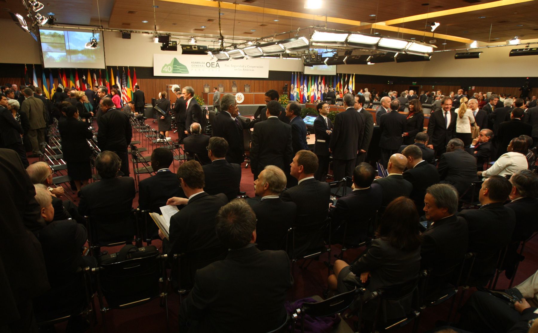 Los jefes de delegación llegan a la Sala de Ceremonias del Museo de la Nación, donde esta noche se realizará la ceremonia inaugural de la 40 Asamblea General de la OEA. Foto: ANDINA/ Piero Vargas.