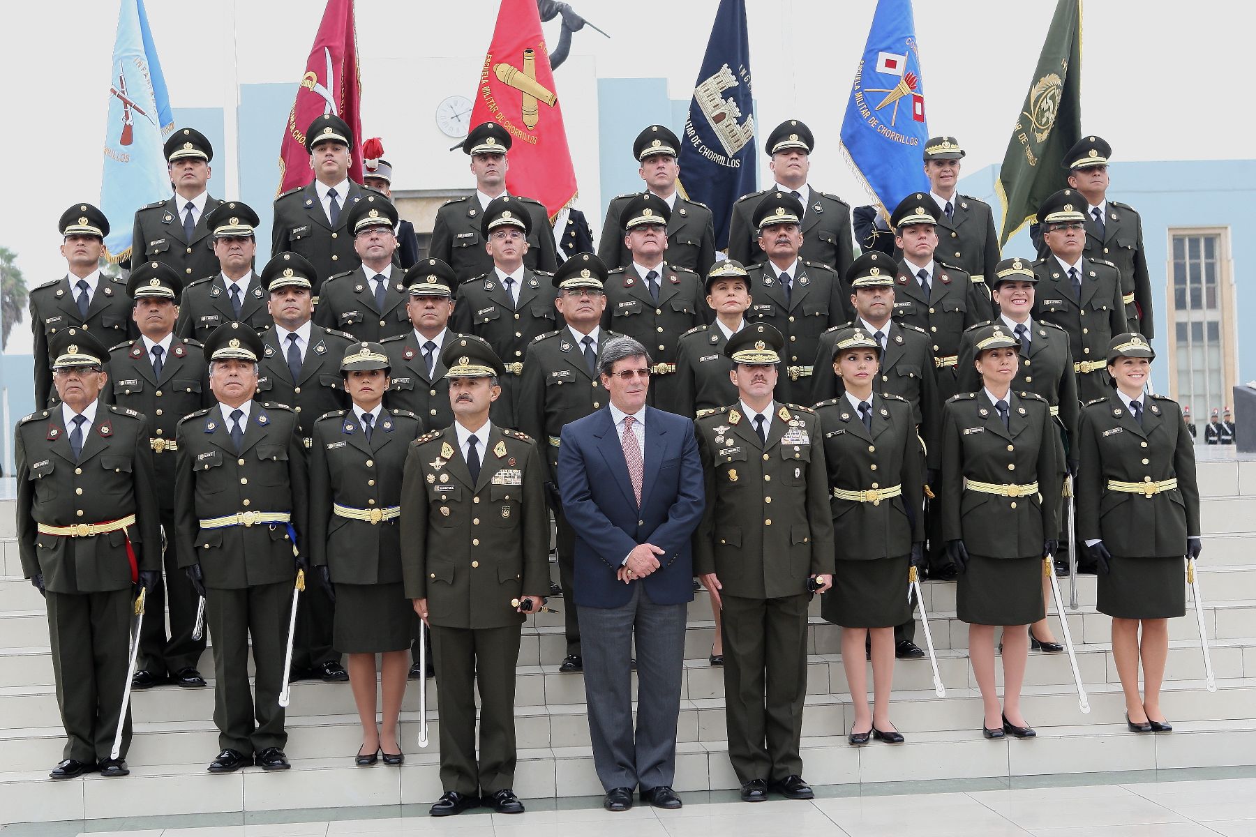 Segunda promoción de Oficiales de Reserva se graduó hoy en Escuela Militar  de Chorrillos | Noticias | Agencia Peruana de Noticias Andina