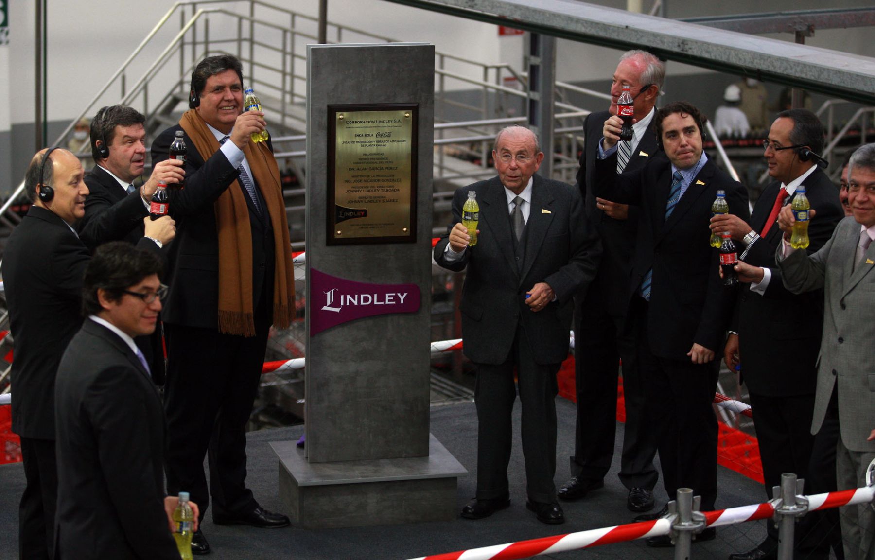 Presidente Alan García Pérez inaugura ampliación y modernización de planta embotelladora de la Corporación Lindley, en el Callao. Foto: ANDINA/Gustavo Sánchez