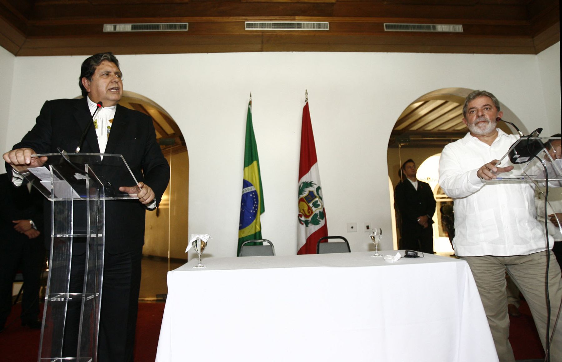 Presidente de la República, Alan García, junto a su  homólogo brasileño, Luiz Inácio Lula da Silva, en conferencia de prensa. Foto: Sepres.