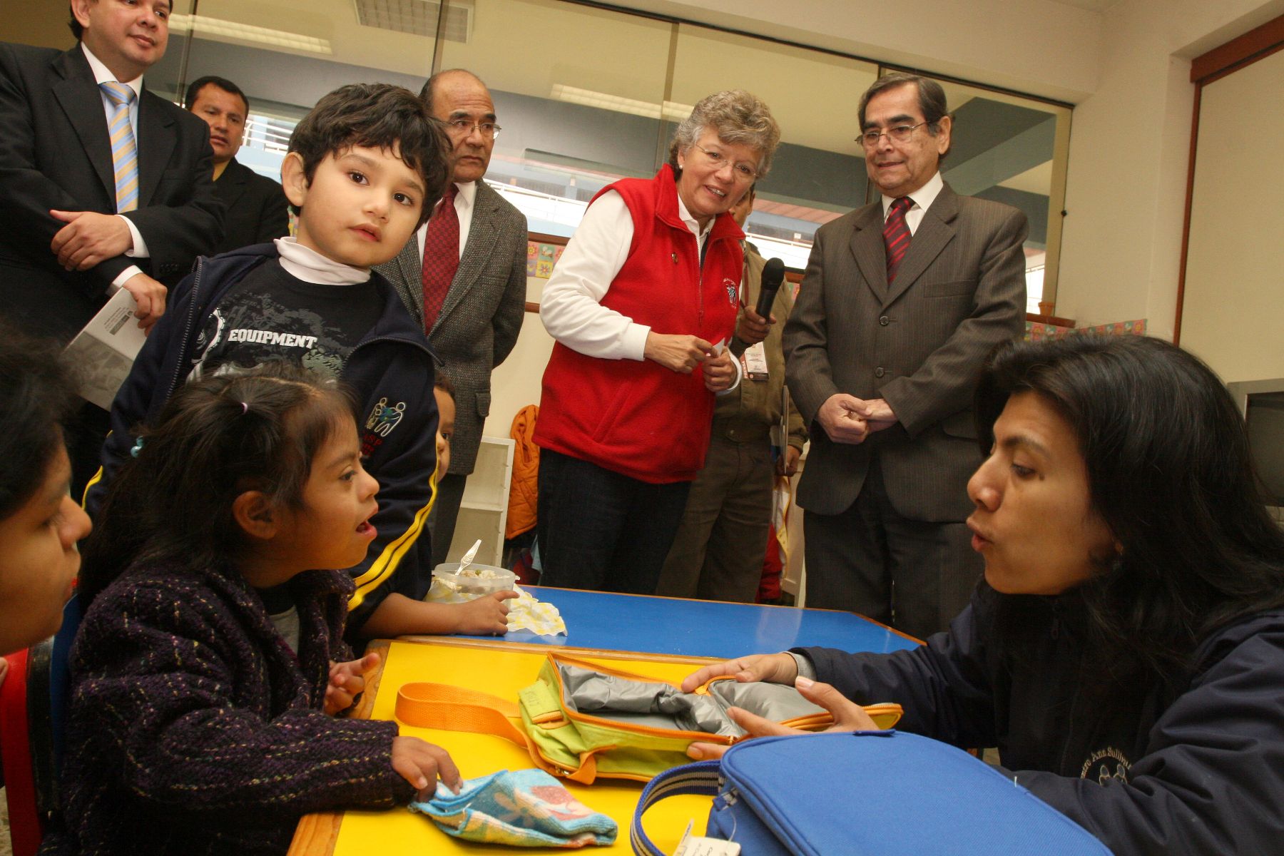 Ministro de Salud, Óscar Ugarte, visita institución educativa para niños especiales Ann Sullivan. Foto: ANDINA/Rocío Farfán.