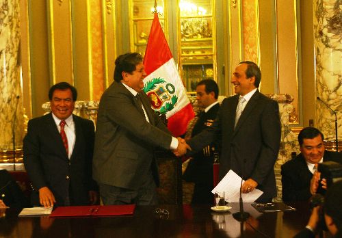 Presidente Alan García promulga ley que incorpora los órganos de control a la Contraloría de la República. Foto: ANDINA/César García.