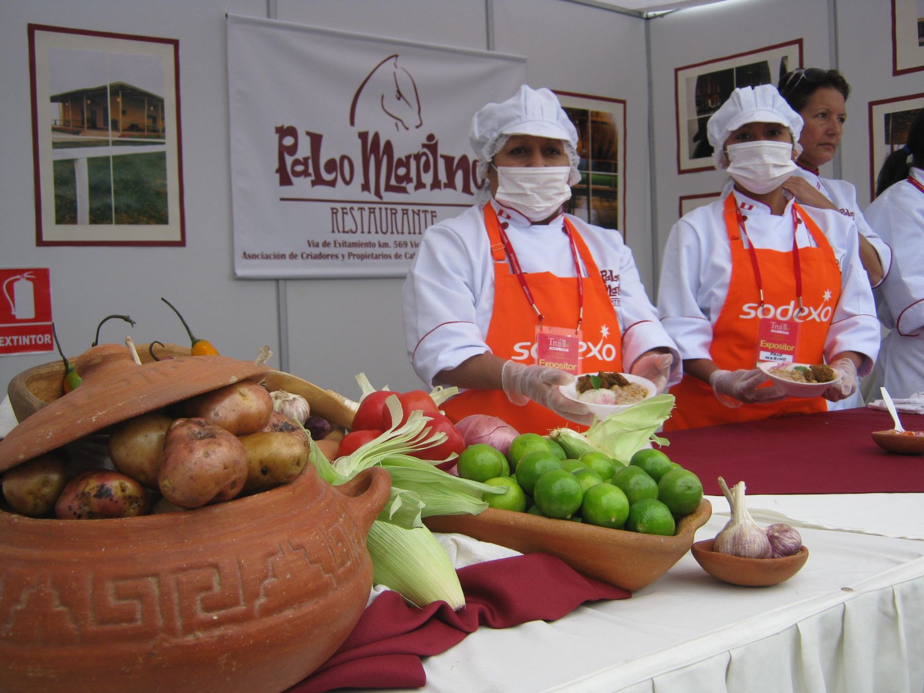 Feria regional "Trujillo, pasión por la comida", se lleva a cabo en el Mall Aventura Plaza de esta ciudad norteña. Foto: Andina/Óscar Paz.