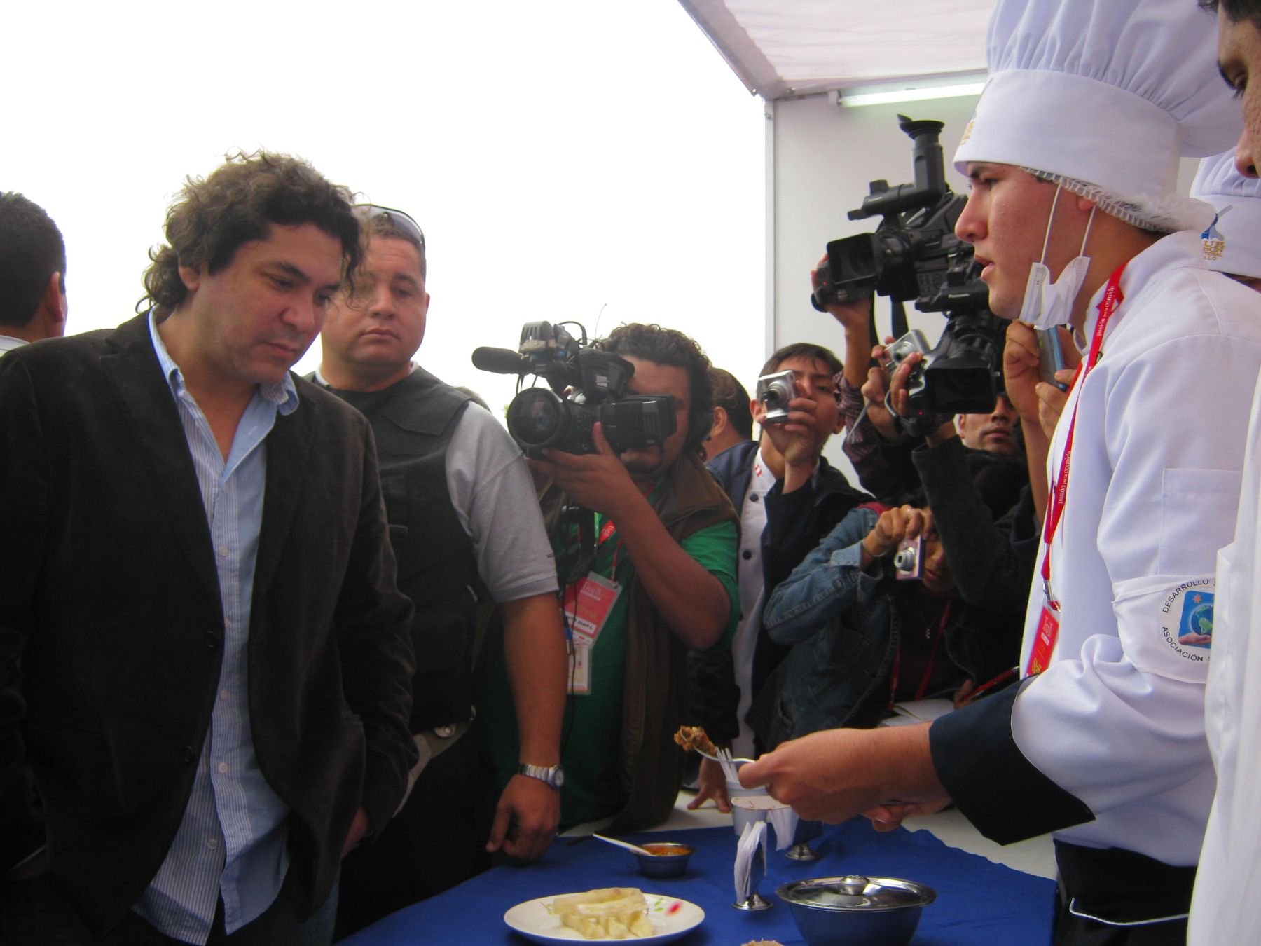 Reconocido chef peruano Gastón Acurio en feria gastronómica en Trujillo. Foto: Andina/Óscar Paz.