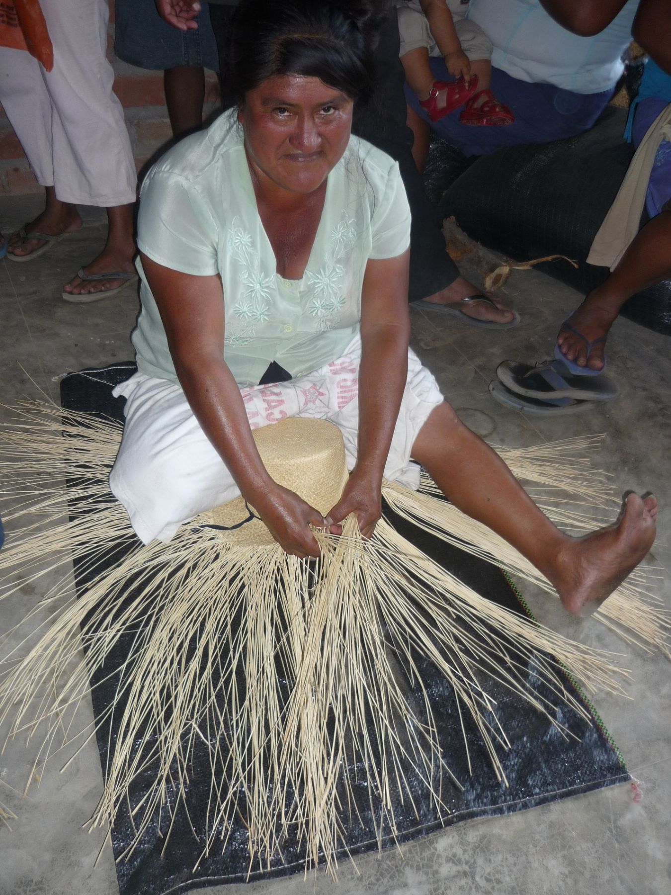 Tejedora piurana de paja toquilla. Foto: Programa Juntos.