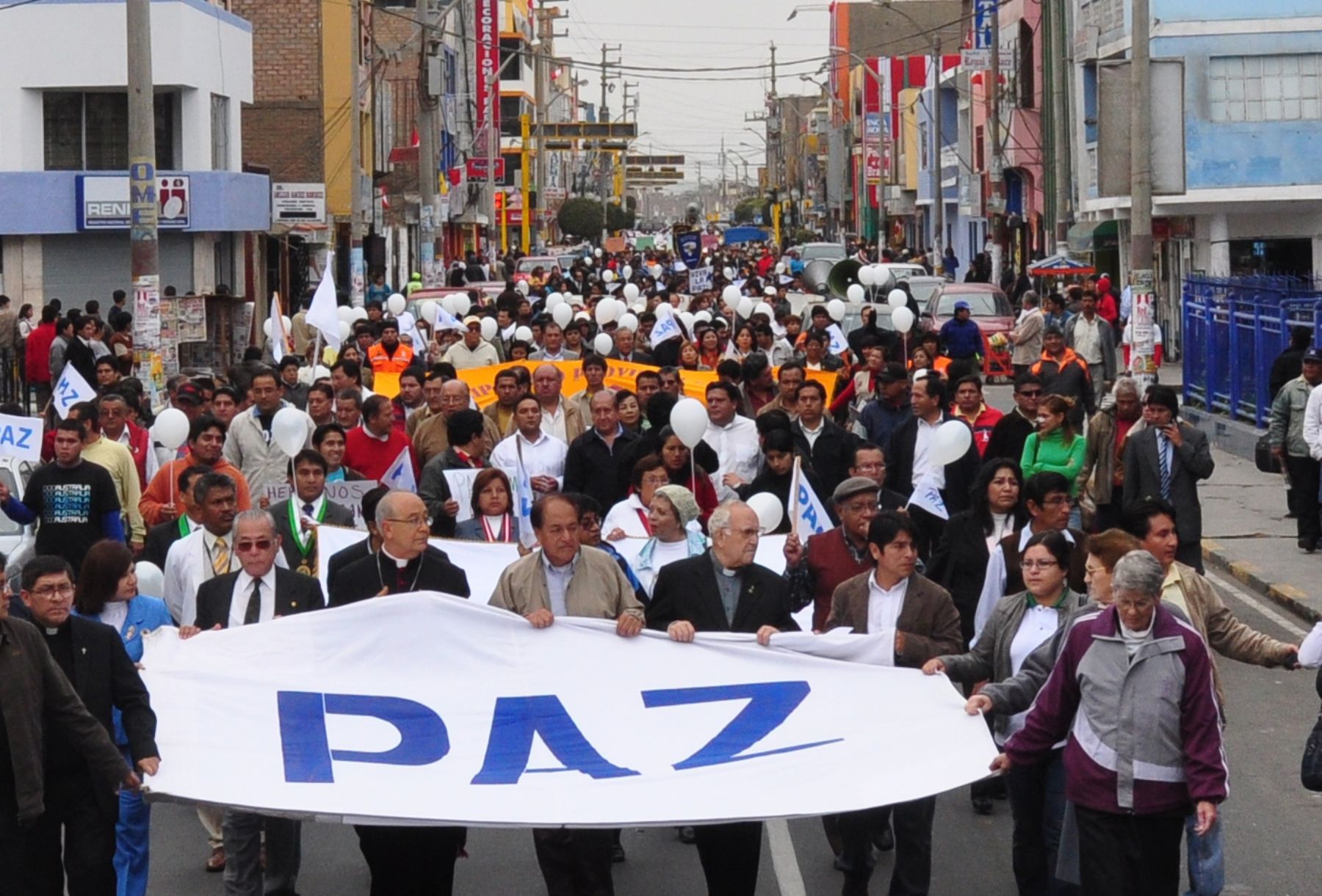 Chimbotanos participaron en marcha por la paz y la vida convocada por la Iglesia | Noticias | Agencia Peruana de Noticias Andina