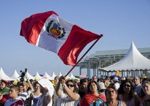Peruanos en España celebran el 28 de julio