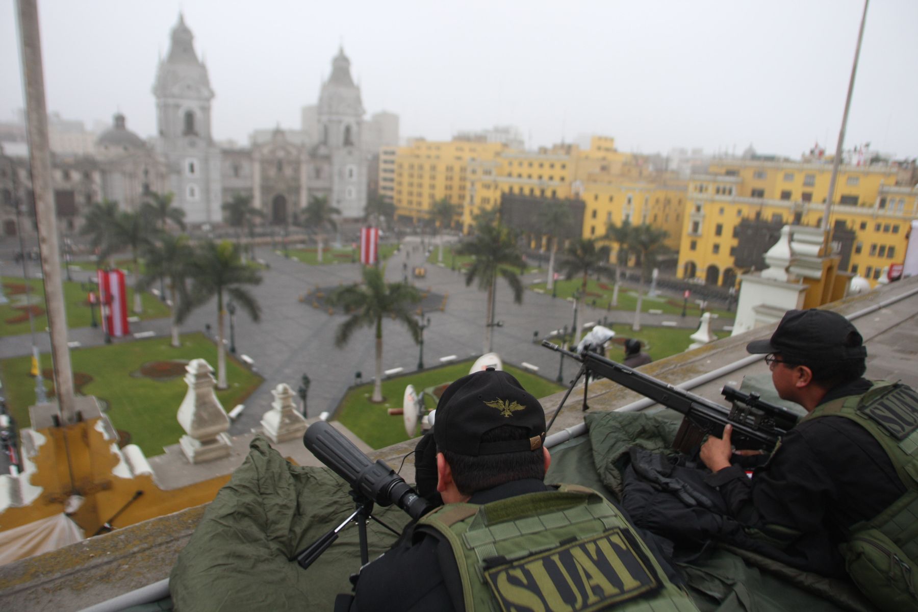 Medidas de seguridad en la Plaza de Armas de Lima, antes de iniciarse los actos conmemorativos del aniversario patrio.  Foto: ANDINA /Gustavo Sànchez