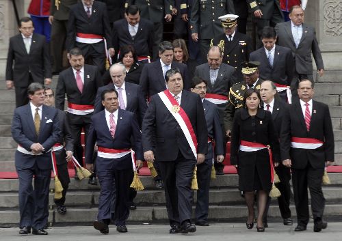 Salida del Presidente de la República, Alan García Pérez y los ministros de Estado de Palacio de Gobierno hacia la Catedral de lima donde se dará inicio a la misa solemne del Dedeum, por fiestas patrias. Foto: ANDINA/Alberto Orbegoso