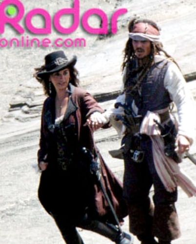 Penélope Cruz y Jhony Depp en escena de Piratas del Caribe 4