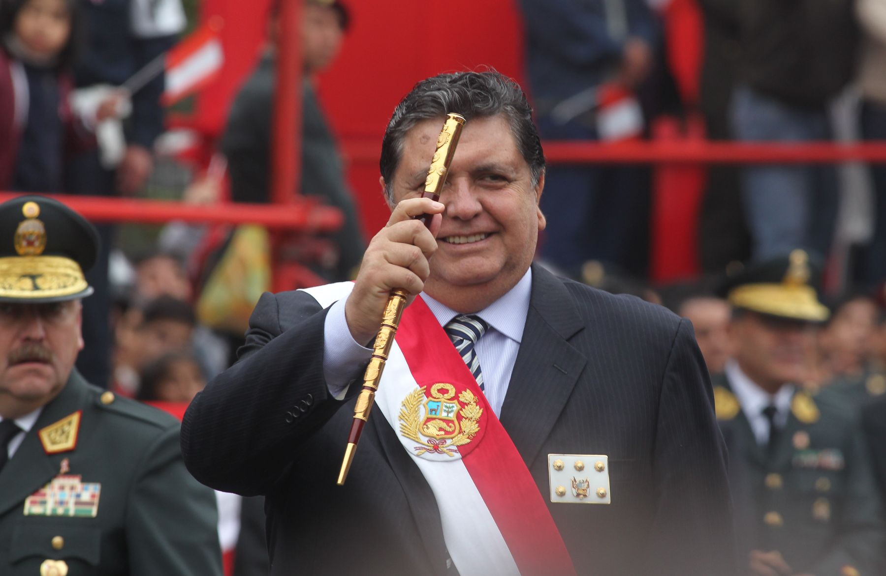 Presidente de la República, Alan Garcìa, arriba a la Tribuna oficial en la avenida Brasil. Foto: ANDINA/Piero Vargas