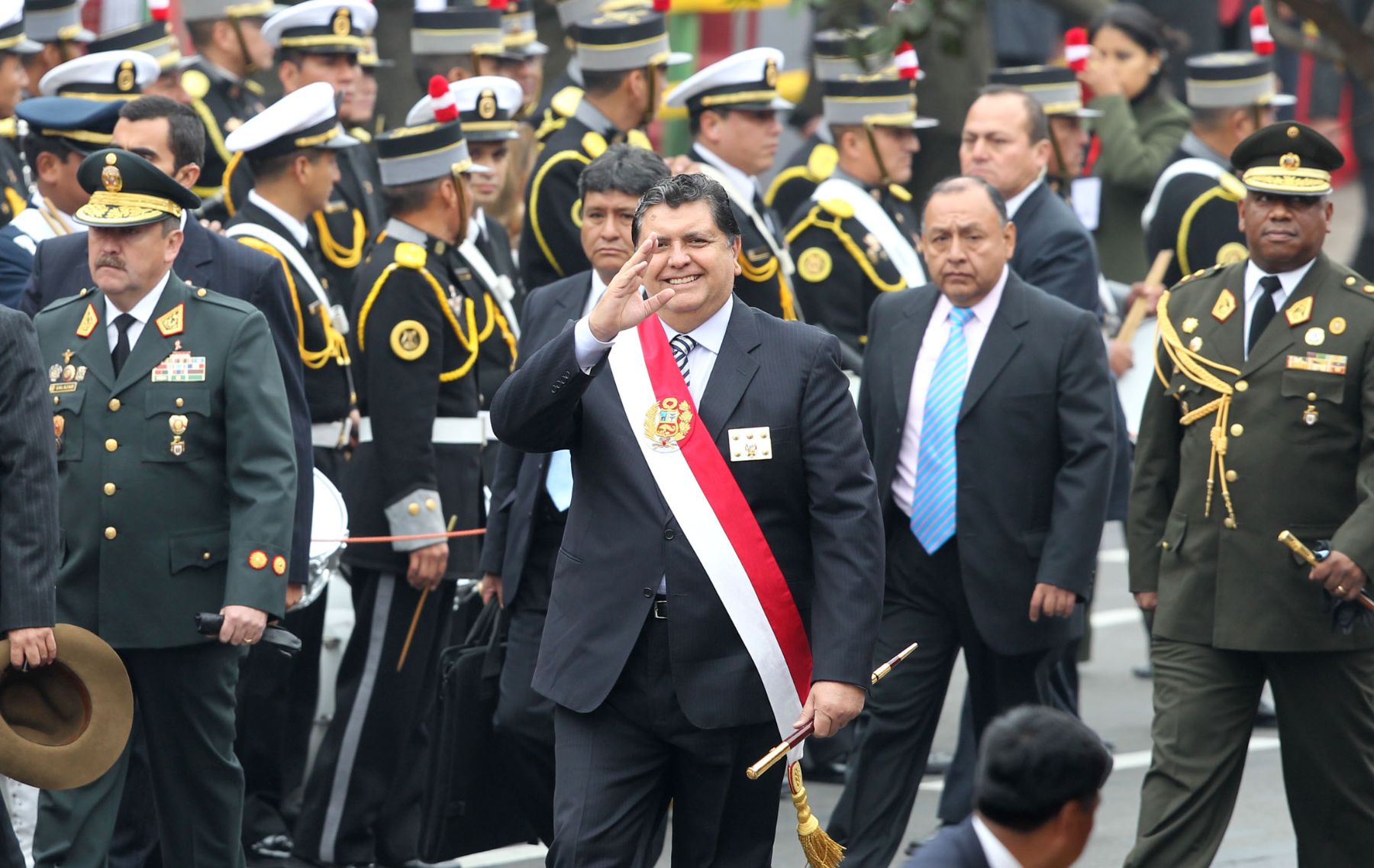 Presidente de la República, Alan Garcìa, arriba a la Tribuna Presidencial en la avenida Brasil. Foto: ANDINA/JAck Ramón