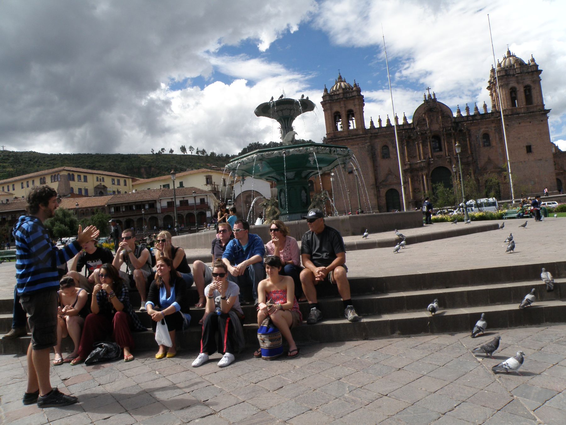 Turistas en la plaza de armas del Cusco. Foto: ANDINA / Percy Hurtado.