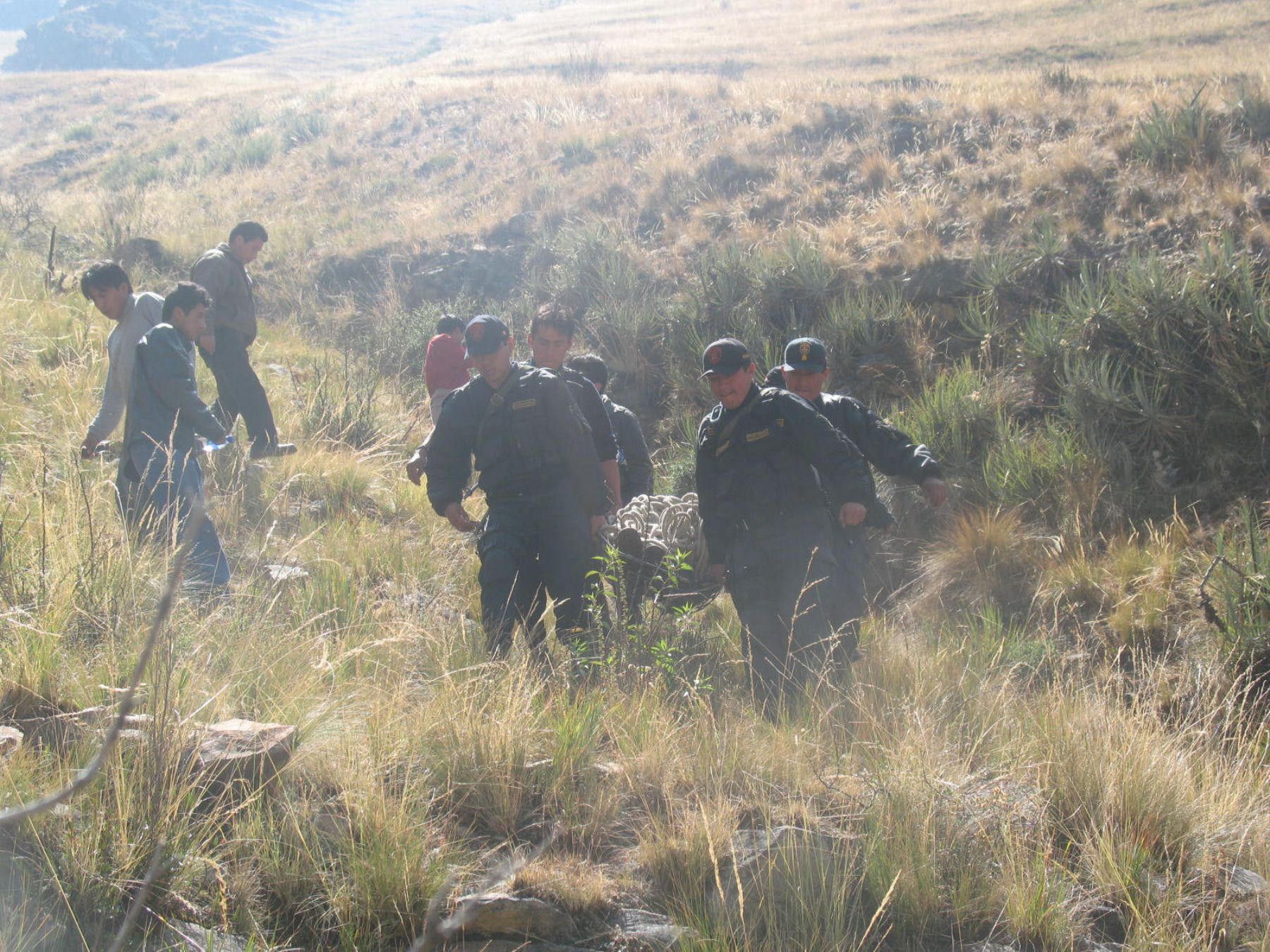 Policías recuperaron cuerpo de alcalde del distrito de huancavelicano de Surcubamba, Navío Común Gavilán. Foto: ANDINA / Pedro Tinoco.