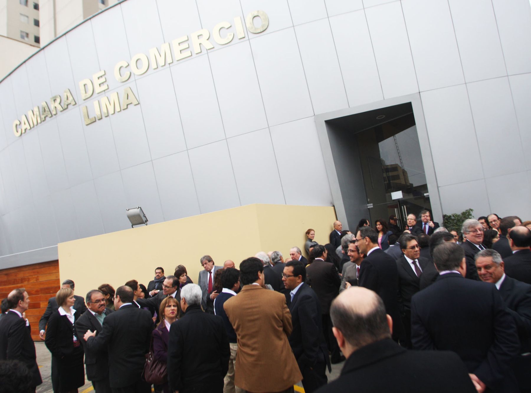 Invitados a la instalación de la Cámara de Comercio e Industria Peruano - Árabe participan del Simulacro Nacional de Sismo, en las instalaciones de la Cámara de Comercio de Lima. 
Foto: ANDINA/Gustavo Sánchez