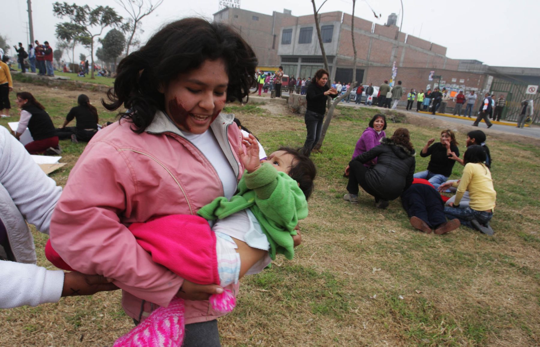 Simulacro nacional de sismo en el mercado ceres.Foto: ANDINA/Jack Ramón