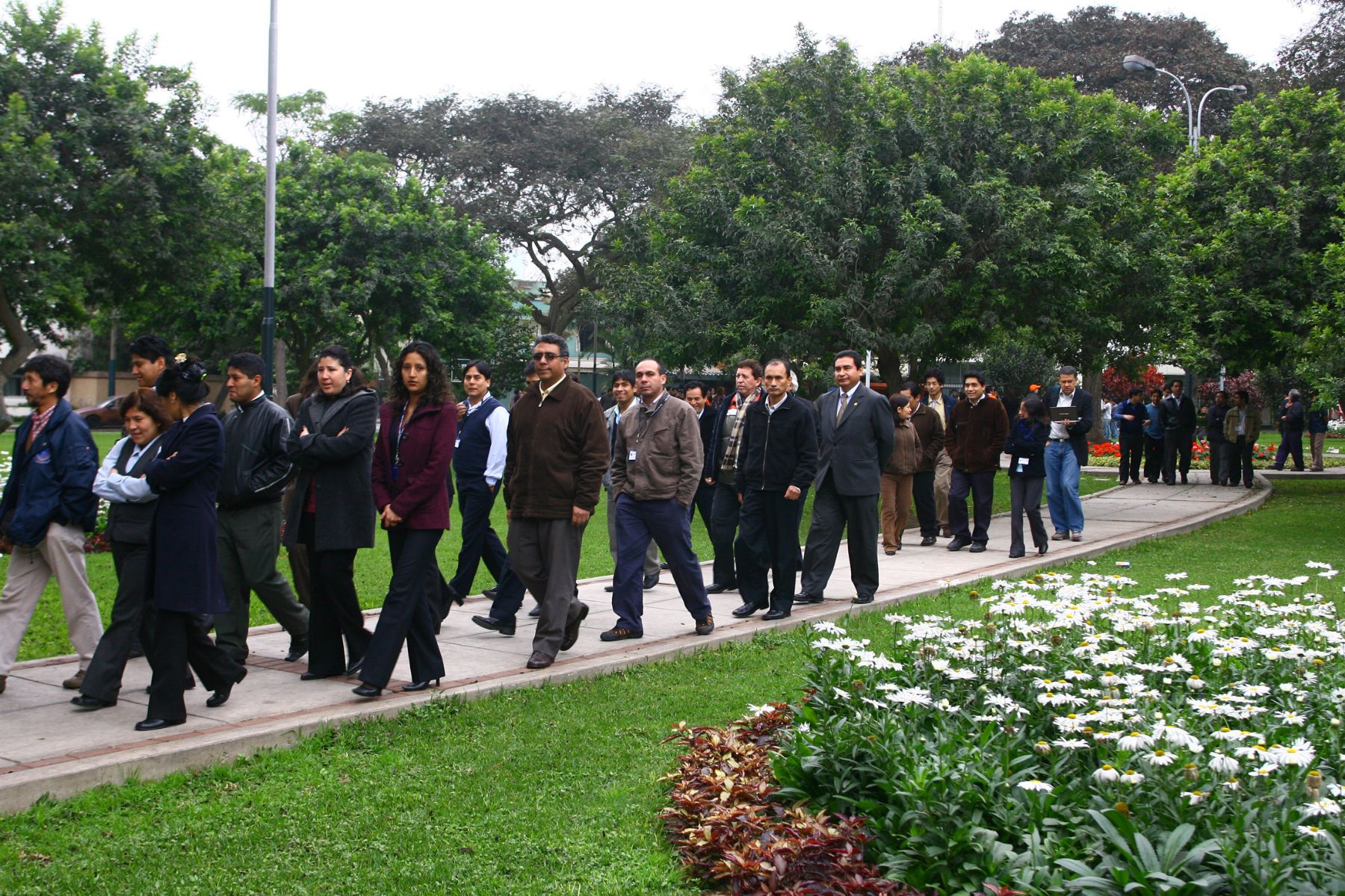 personal del Instituto Aeroespacial del Perú, participó esta mañana de Simulacro Nacional de Sismo.
Foto: ANDINA/Cesar García