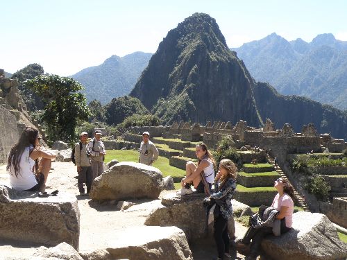 Turistas en la ciudadela incaica de Machu Picchu, en Cusco. Foto: ANDINA / Percy Hurtado.