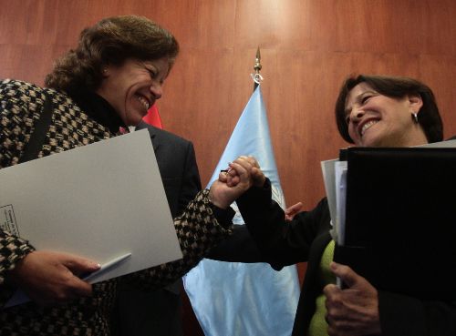 Candidatos municipales como Lourdes Flores y Susana Villarán.  Foto: ANDINA/Juan Carlos Guzmán Negrini.