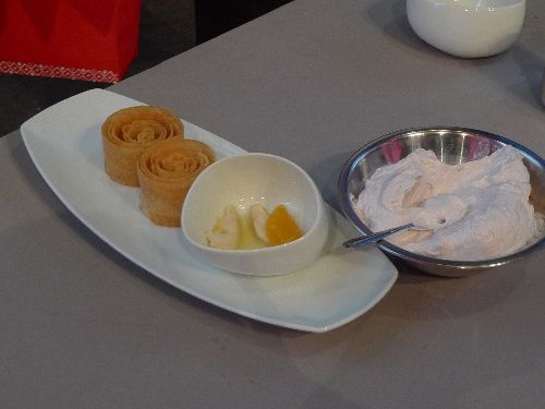 Ponderación con espuma de suspiro limeño. Foto: Andina/Mauricio Vargas.