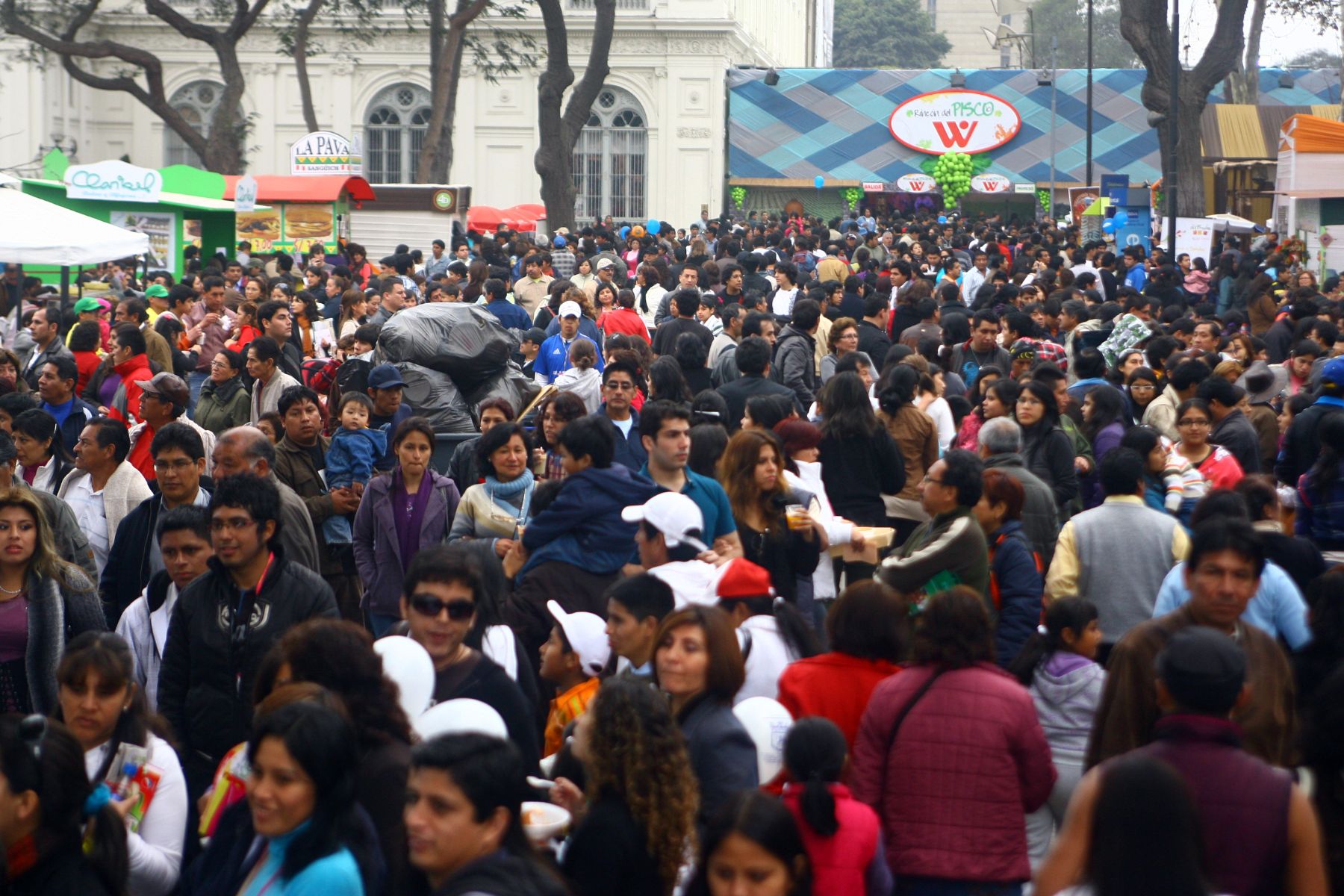 A good-sized audience attended the Third International Gastronomic Fair Mistura 2010. Photo: ANDINA/César García.