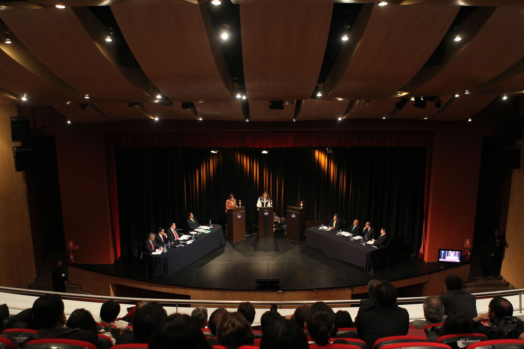 Auditorio de la Biblioteca Nacional, donde se desarrolla el Debate Electoral Municipal Lima 2010 con participación de todos los candidatos.
Foto: ANDINA/ Carlos Lezama