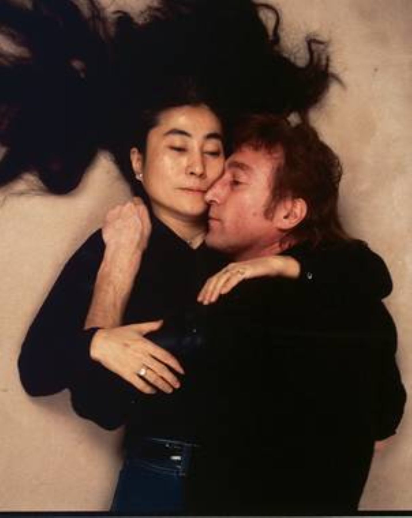 Fotografía de John Lennon y Yoko Ono será subastada