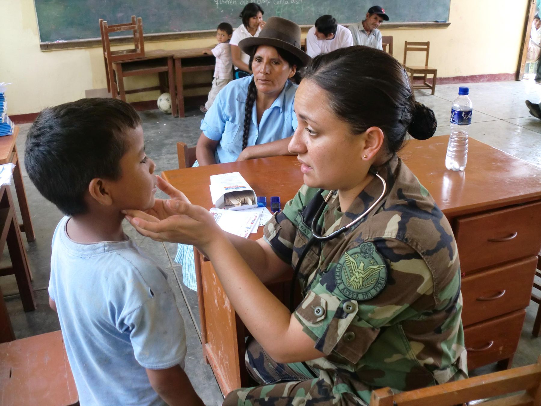 Médicos de las Fuerzas Armadas prestaron atenciones en diversas especialidades a pobladores de Ayacucho y Cusco. Foto: Mindef.
