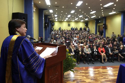 Universidad Inca Garcilazo de la Vega otorga el grado de Doctor Honoris Causa, al presidente del Congreso de la República, César Zumaeta. Foto: ANDINA/Rubén Grández