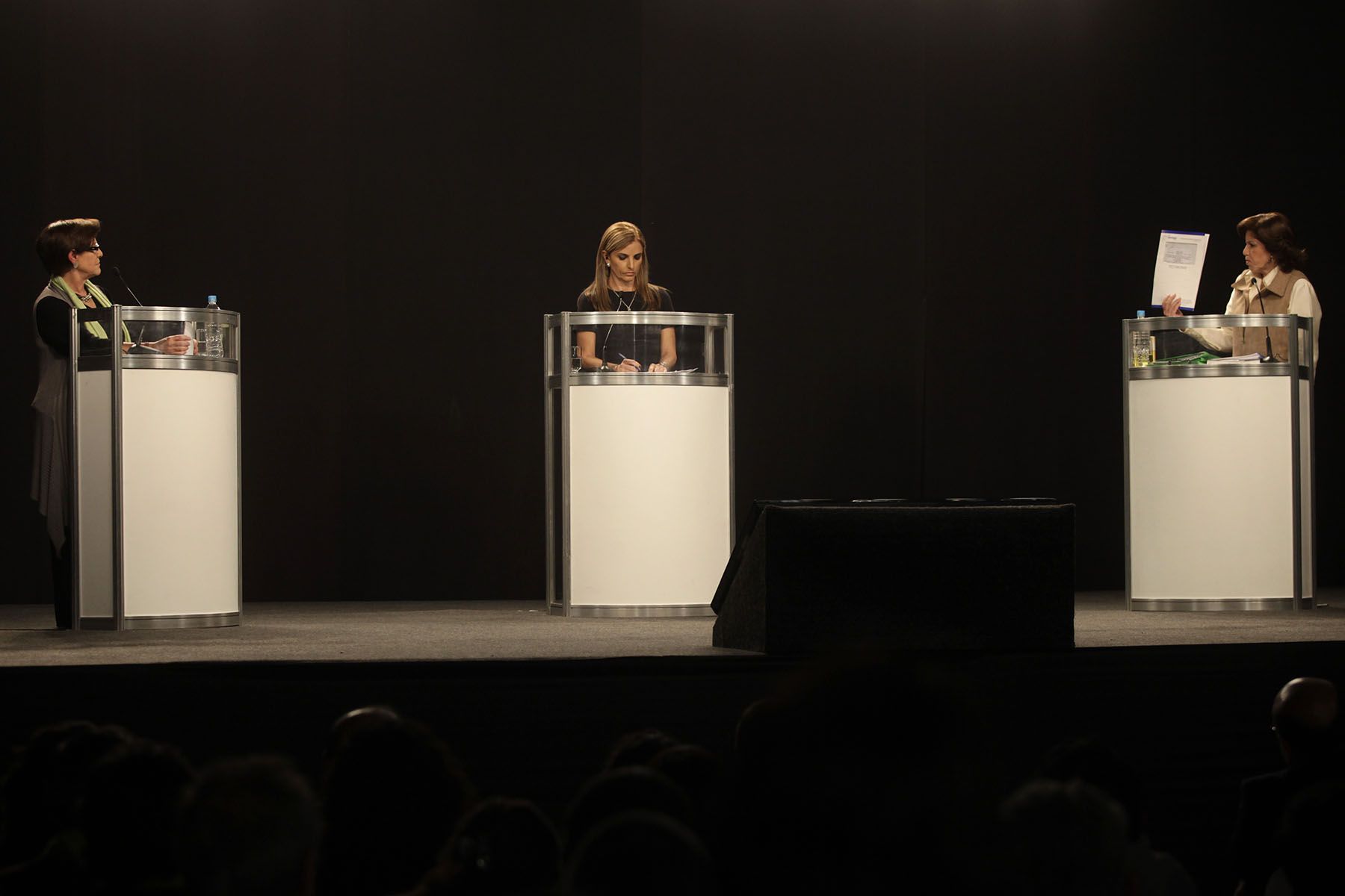 Debate entre candidatas a la alcaldía Lourdes Flores del PPC y Susana Villarán de Fuerza Social. Foto: ANDINA / Rubén Grández.