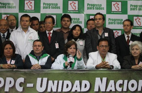 La Candidata a La alcaldía de Lima, Lourdes Flores, ofrece conferencia de prensa con su Equipo Técnico.
Foto: ANDINA/Carlos Lezama
