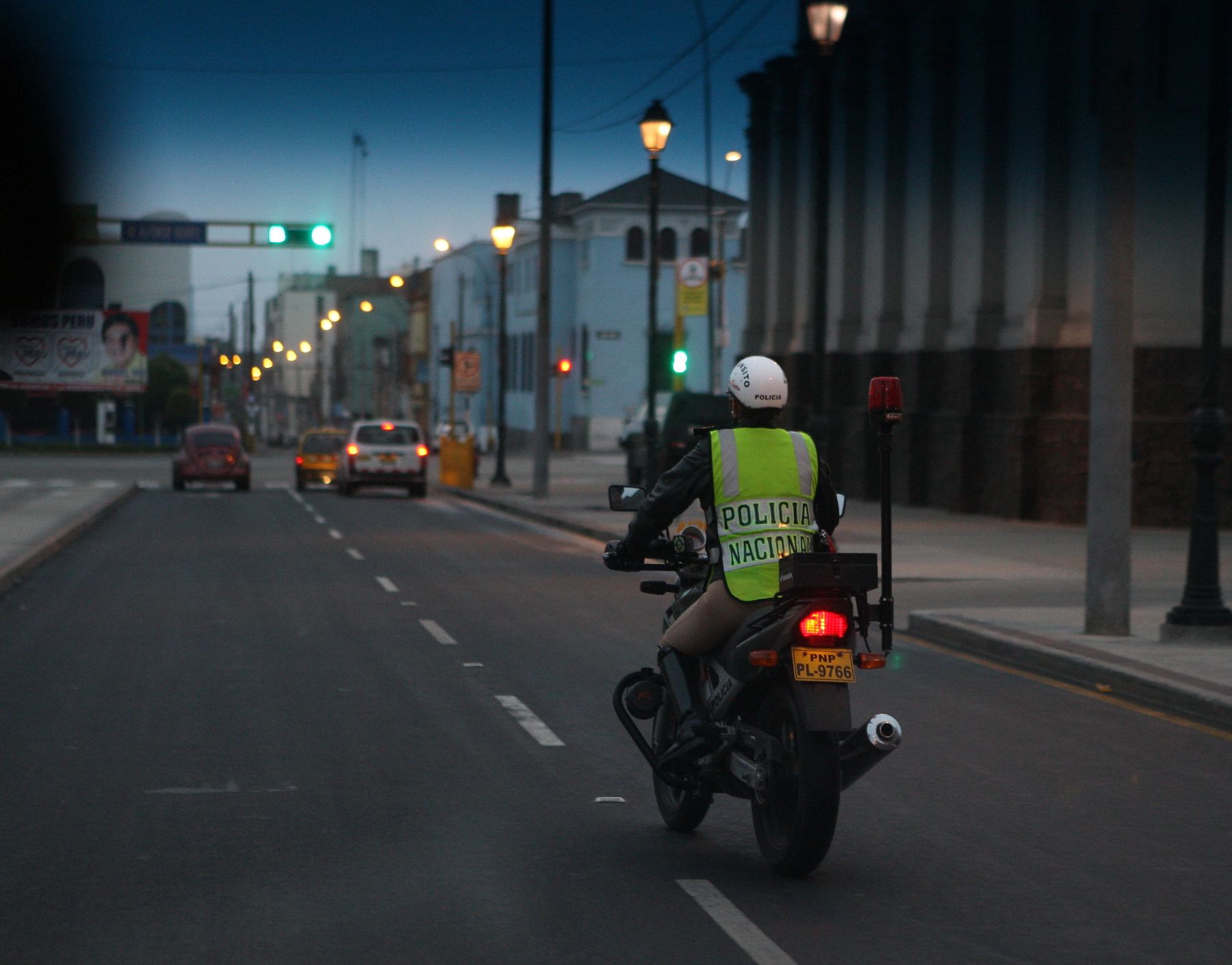 Peruvian police deployed to protect voting stations nationwide. Photo: ANDINA/Norman Córdova.