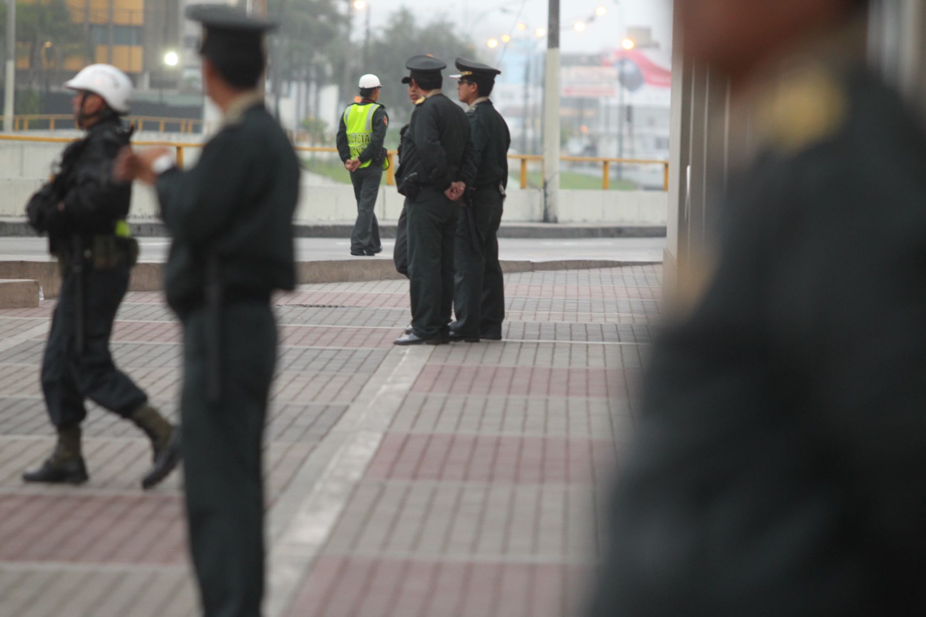 Fuerte resguardo policial desde primeras horas de la mañana en el  colegio Alfonso Ugarte Policías.
Foto: ANDINA/Piero Vargas