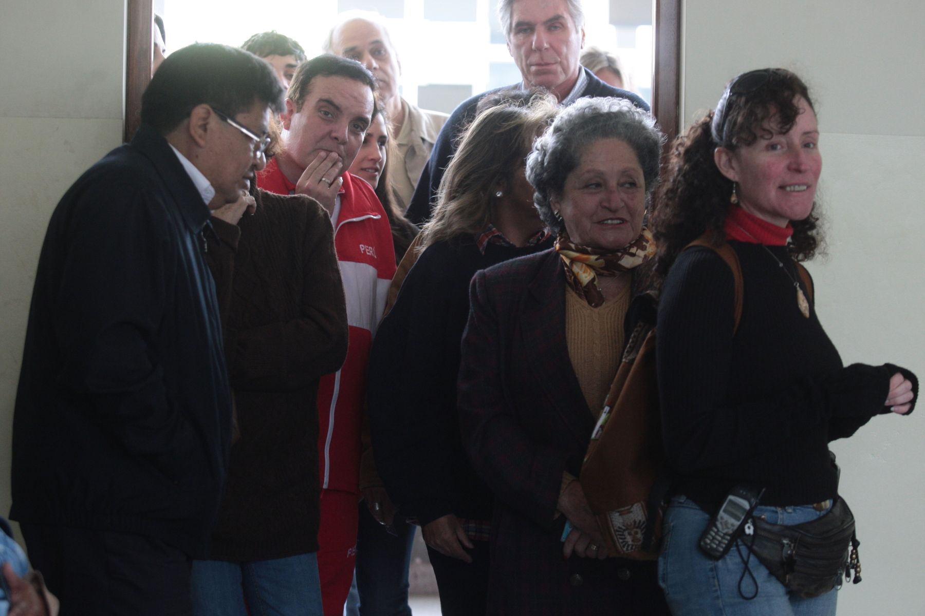 Gonzalo Alegría ingresa a su sede de votación en el colegio Alfionso Ugarte de San Isidro. 
Foto: ANDINA/ Juan Carlos Guzmán Negrini.