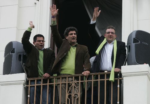 Equipo de campaña de la candidata de Fuerza Social, Susana Villarán, luego de los resultados electorales a boca de urna. Foto: ANDINA/Rubén Grández.