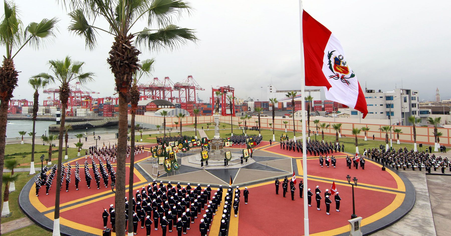 Jefe de Estado, Alan García, preside la ceremonia por el 131 Aniversario del Combate Naval de Angamos y por el 189 Aniversario de creación de la Marina de Guerra del Perú.
Foto: ANDINA/Carlos Lezama