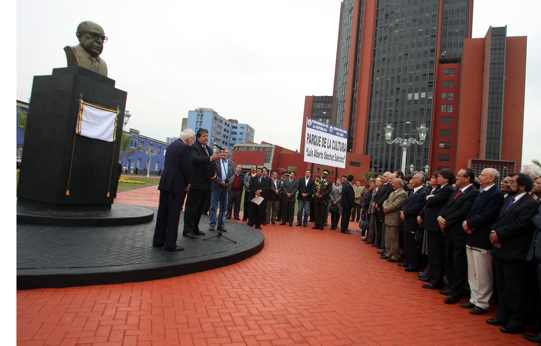 Jefe del Estado inaugura el Parque de la Cultura Luis Alberto Sánchez, en el Cercado. Foto: ANDINA/Gustavo Sánchez.