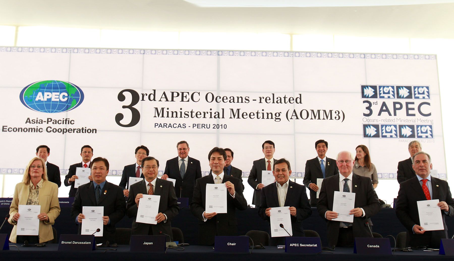 El ministro de la Producción, Jorge Villasante, clausura la Tercera Reunión Ministerial del APEC de los Océanos (AOMM3) en la ciudad de Paracas en Ica. Foto: ANDINA/Carlos Lezama