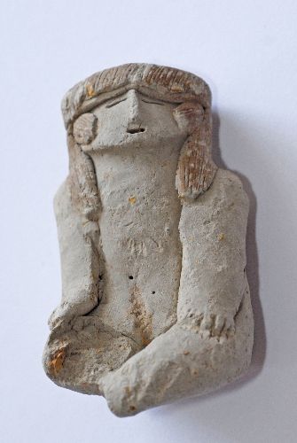 Estatuilla recientemente hallada en Caral y que corresponde a personaje masculino de alto rango social. Foto: PEACS.