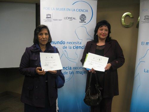 Científicas peruanas Luz Rayda Gómez-Pando, de la Universidad de San Martín de Porres; y Ana Muñoz Jáuregui, de la Universidad Nacional Agraria de La Molina, ganadoras del premio “Por la mujer en la ciencia”. Foto: Concytec