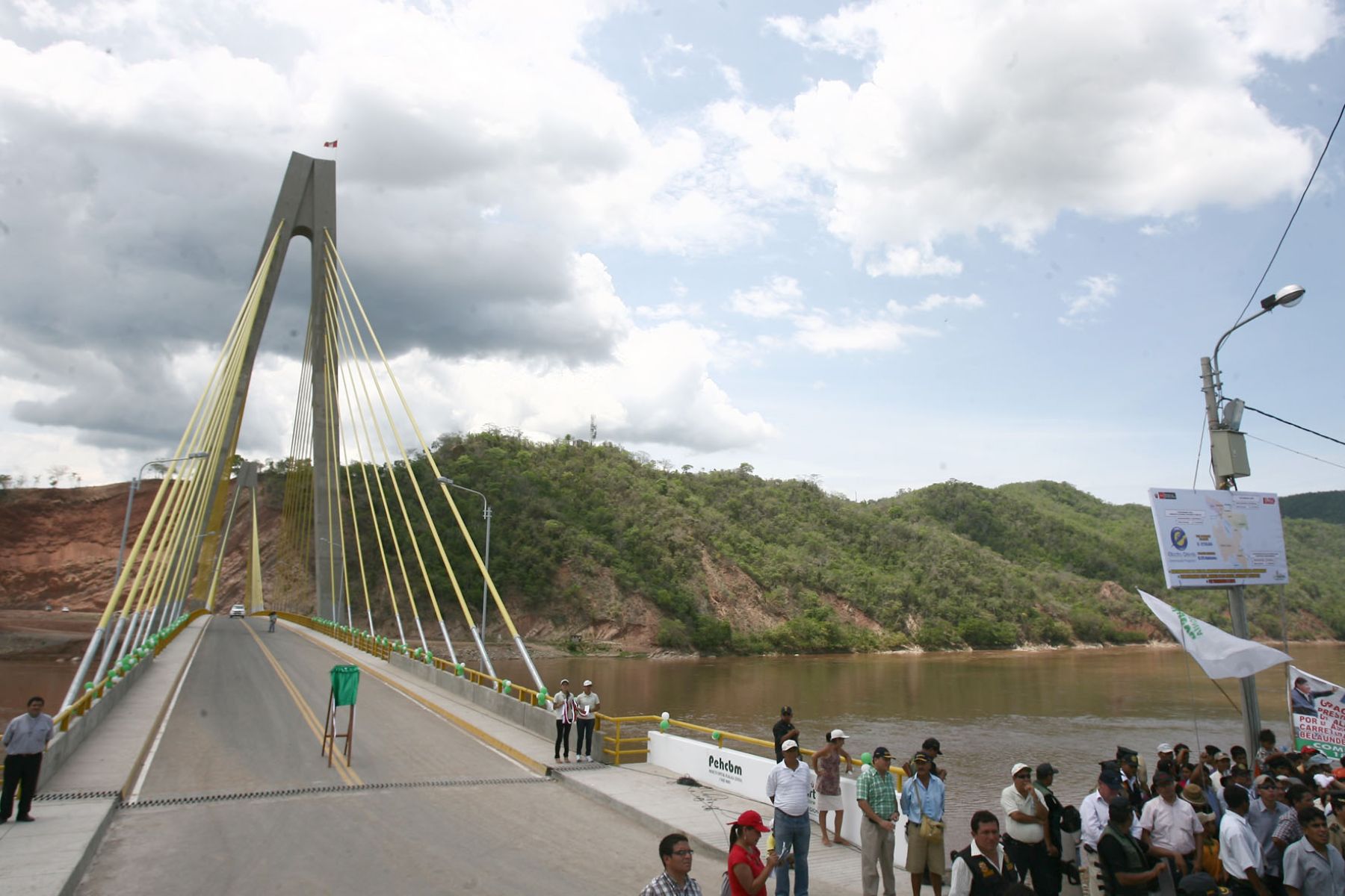 Puente Bellavista, construido enteramente por el SIMA e inaugurado por el presidente Alan García. Foto:ANDINA/ Sepres