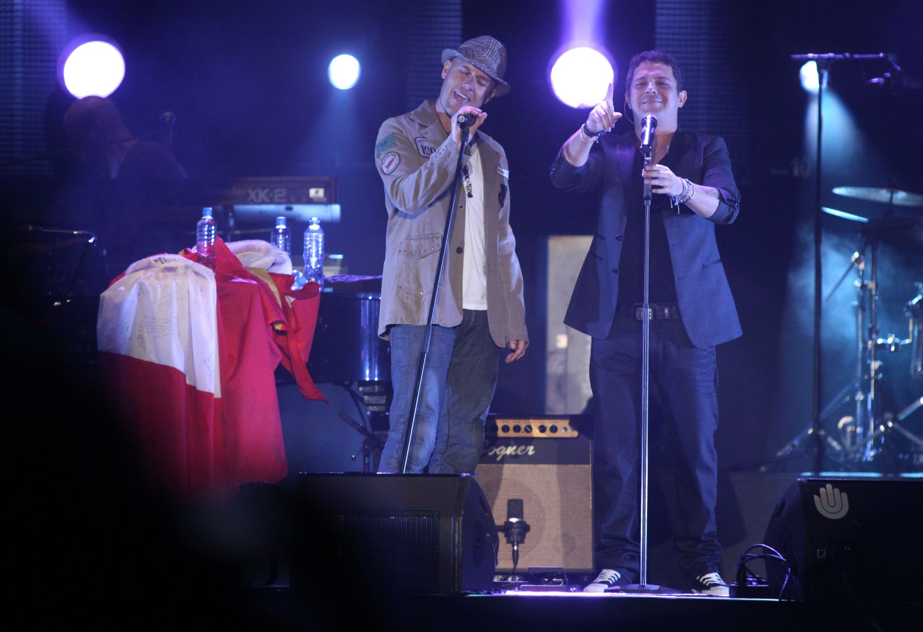 Gianmarco con Alejandro Sanz en concierto en el Monumental. Foto: ANDINA/Jessica Vicente.
