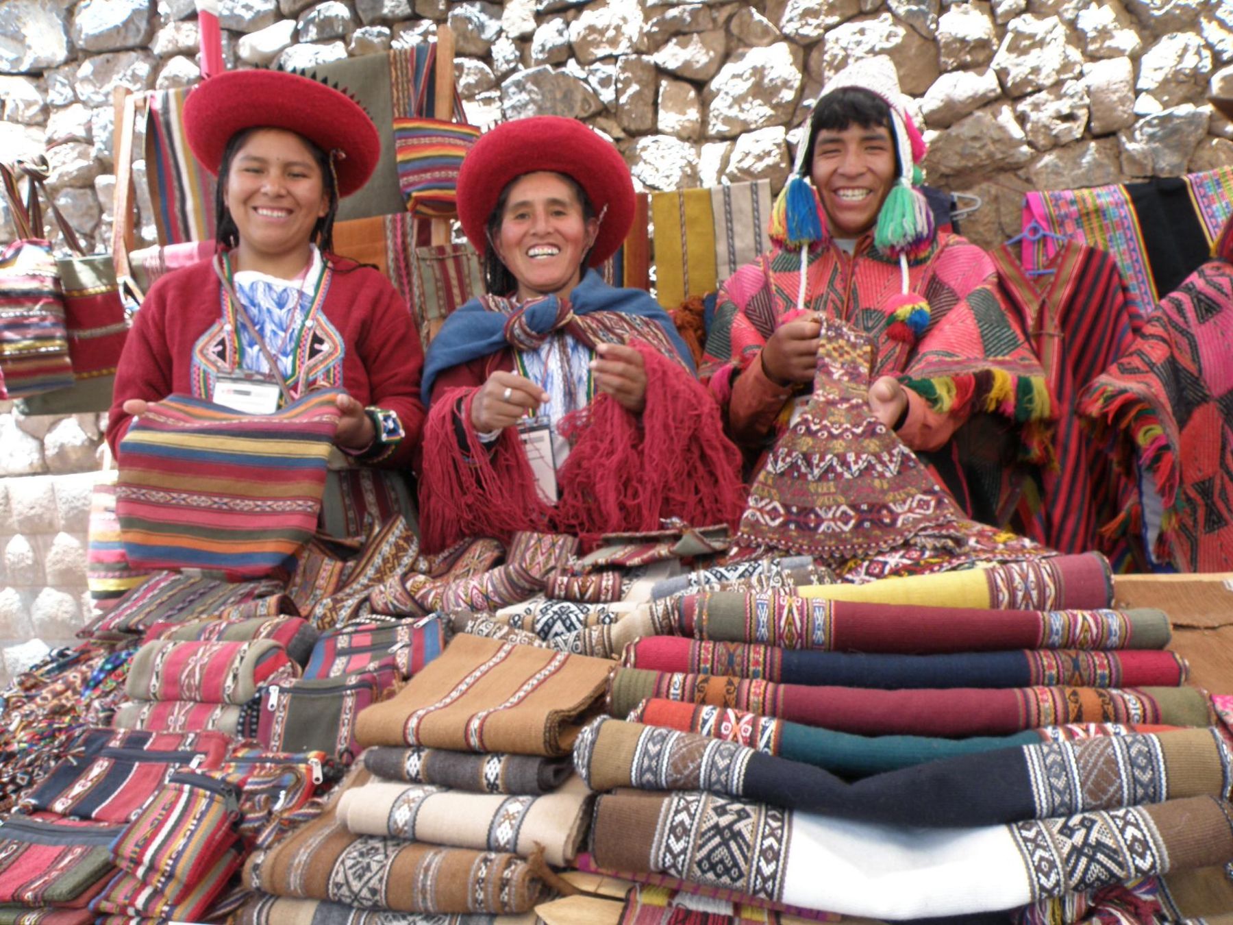 Artesanos de comunidades alejadas de Cusco lucen su producción en palacio incaico de Kusicancha. Foto: ANDINA / Percy Hurtado.