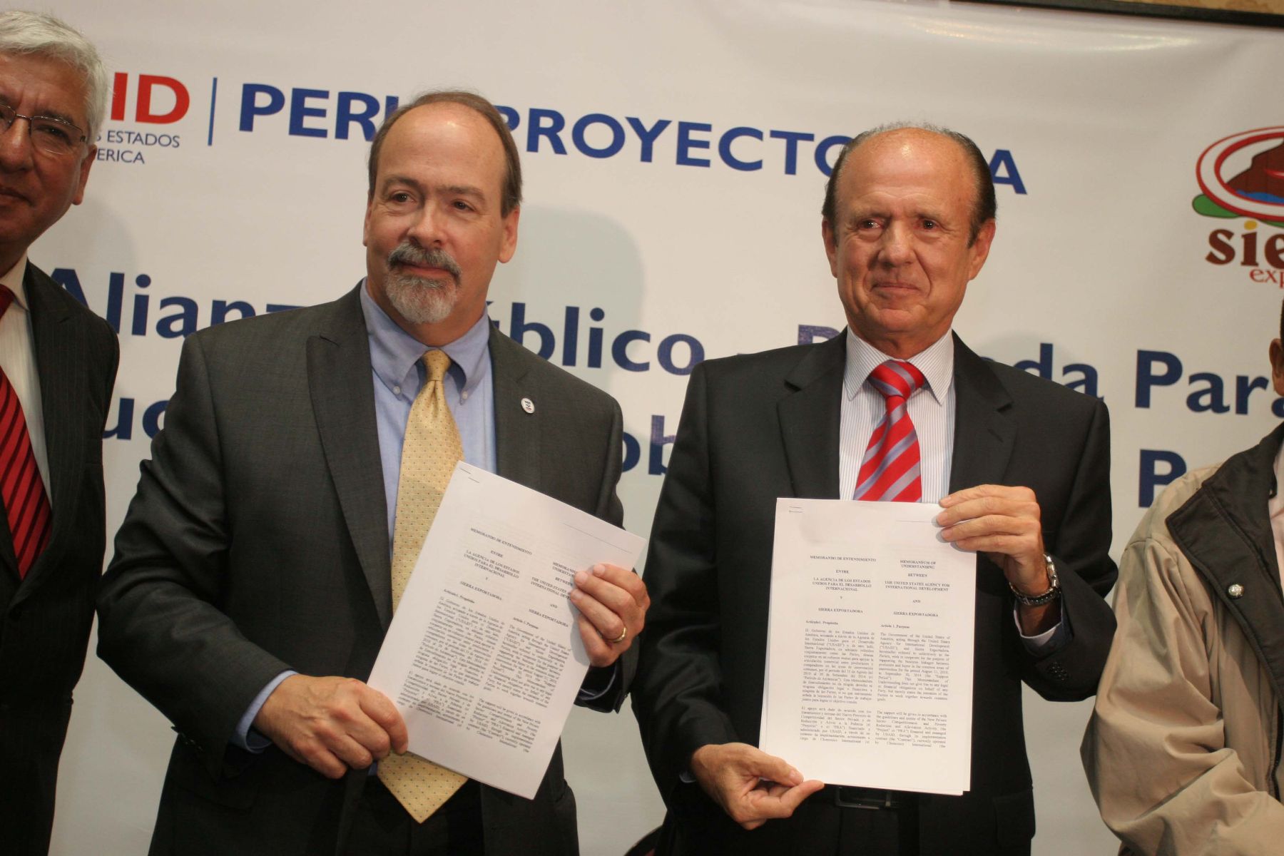 USAID-Peru and Sierra Exportadora signed a financing agreement for the second phase of the Poverty Reduction and Alleviation (PRA) project.